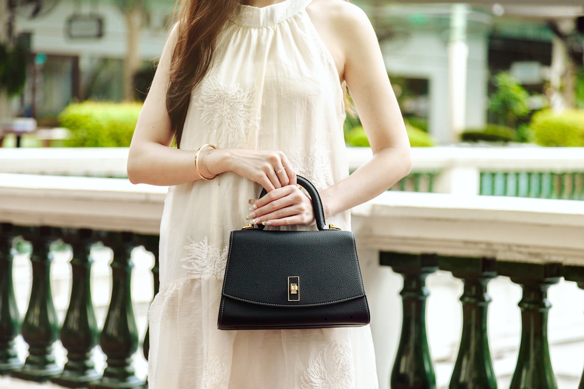 How to Choose the Perfect Everyday Handbag: Balancing Luxury and Functionality