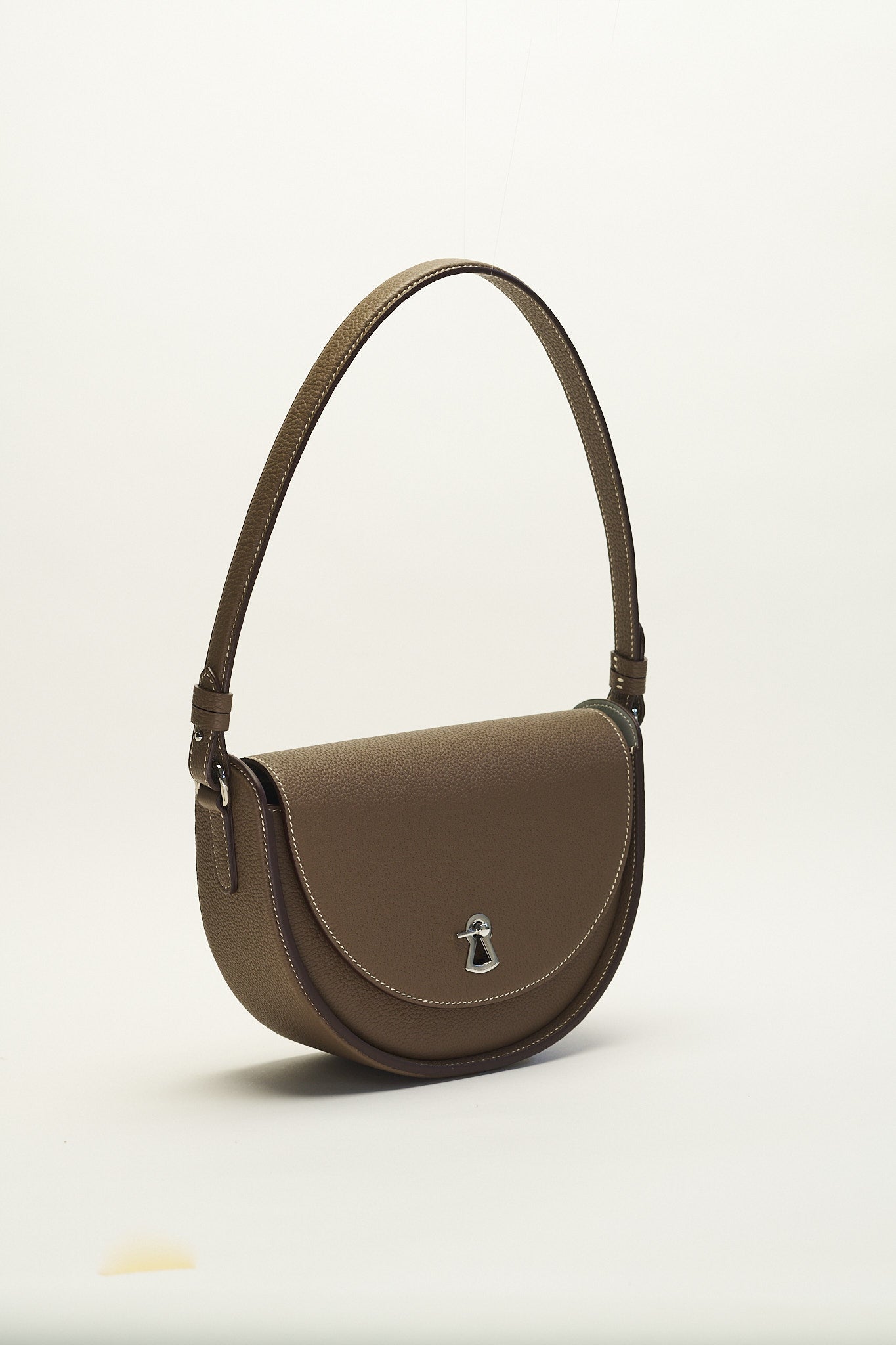Mid Summer Shoulder Carry -Taupe
